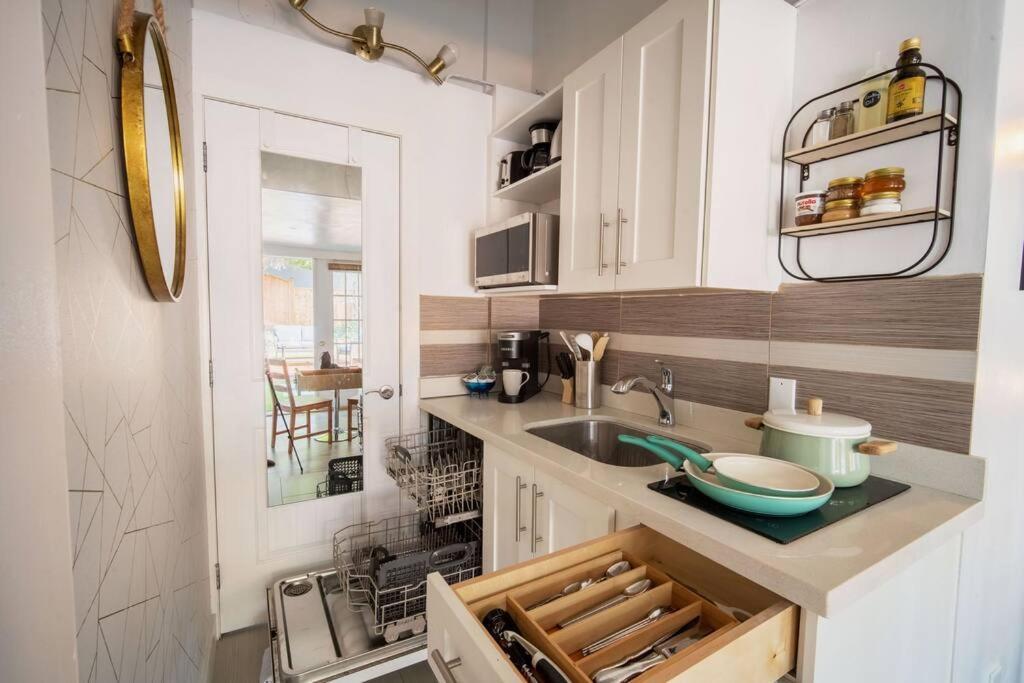 King Garden Suite/20 Mins To Dwntwn Vancouvr/Petok North Vancouver Bagian luar foto