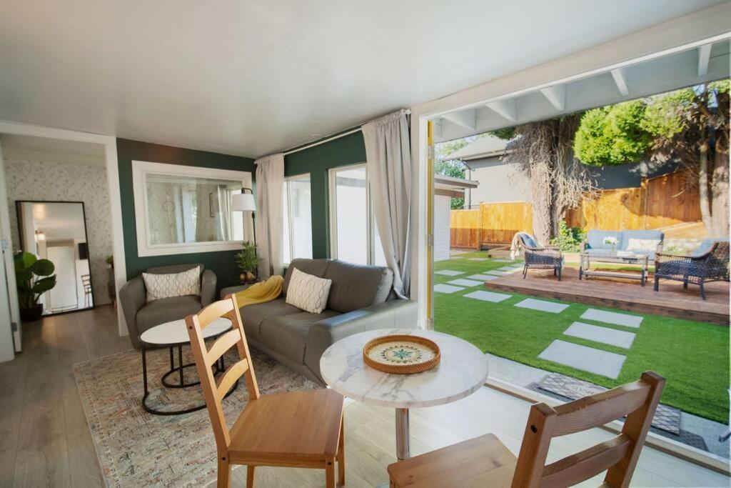 King Garden Suite/20 Mins To Dwntwn Vancouvr/Petok North Vancouver Bagian luar foto