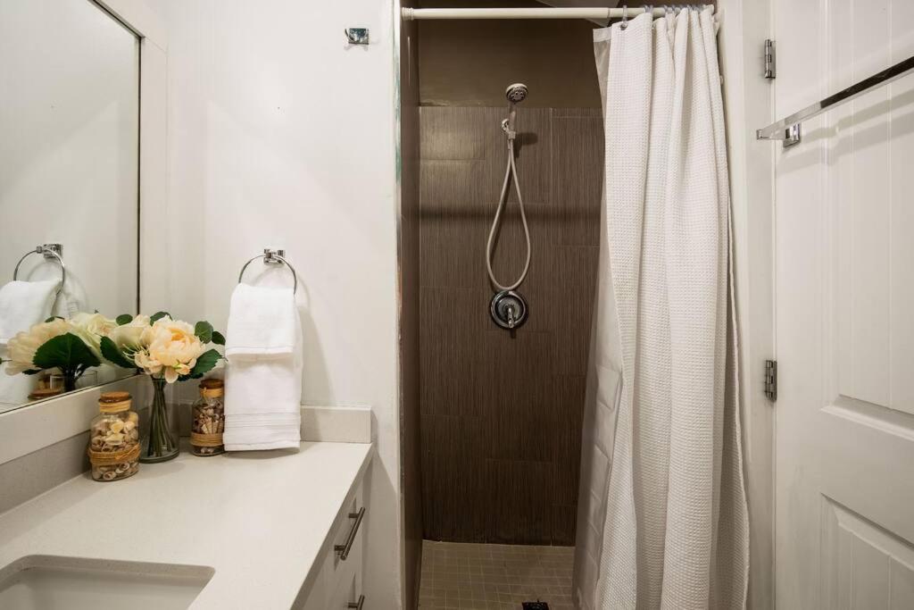 King Garden Suite/20 Mins To Dwntwn Vancouvr/Petok North Vancouver Bagian luar foto
